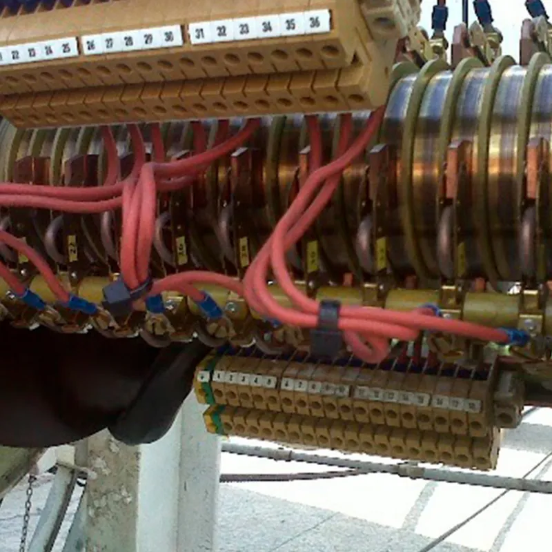 Inspección y limpieza de carbones en Cable Reel de grúa Liebherr LHM 320